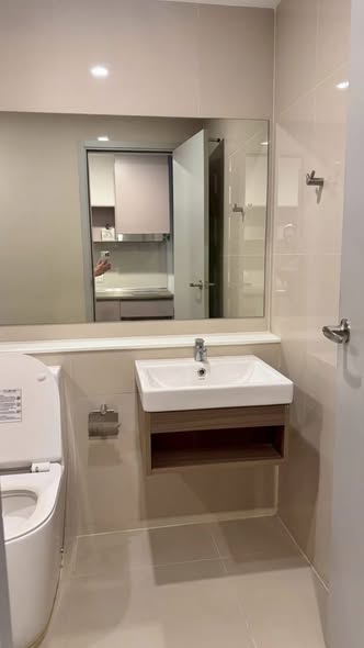 bathroom of Aspire Sukhumvit-On Nut