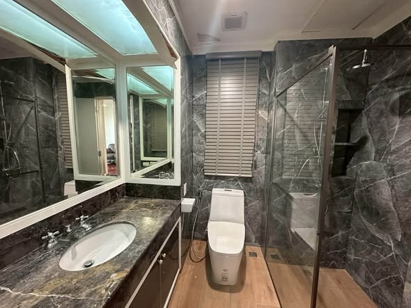 bathroom of Baan Chao Praya