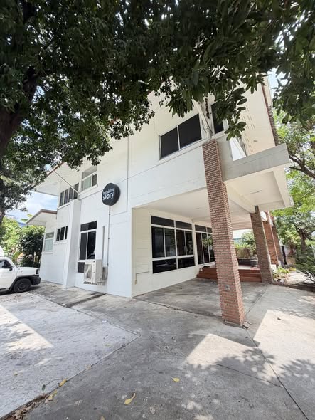 Baan klang Krung (British Town – Thonglor)