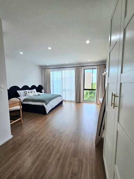 bedroom and room interior of Baan Klang Mueang Rama 9-Krungthep Kritha