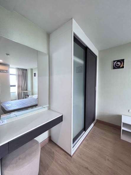 bedroom and room interior of Baan Navatara Condominium