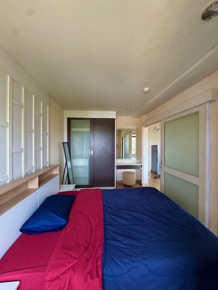 bedroom and room interior of Baan Navatara Condominium