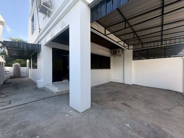 Ban Klang Mueang Yaek Ratchada-Lat Phrao