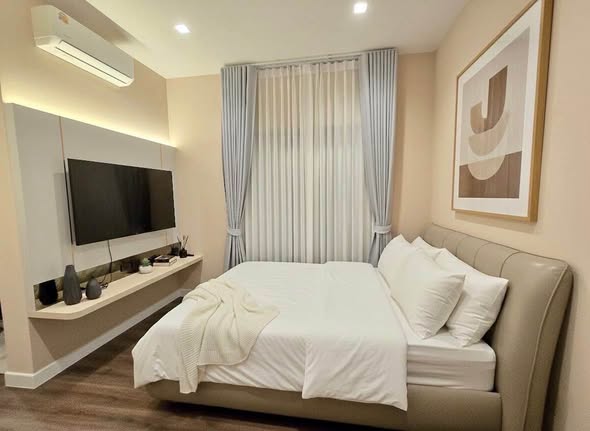 bedroom and living room of Bangkok Boulevard Bangna KM.5 บางกอก บูเลอวาร์ด บางนา กม.5