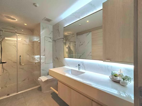 bathroom of Bearing Residence