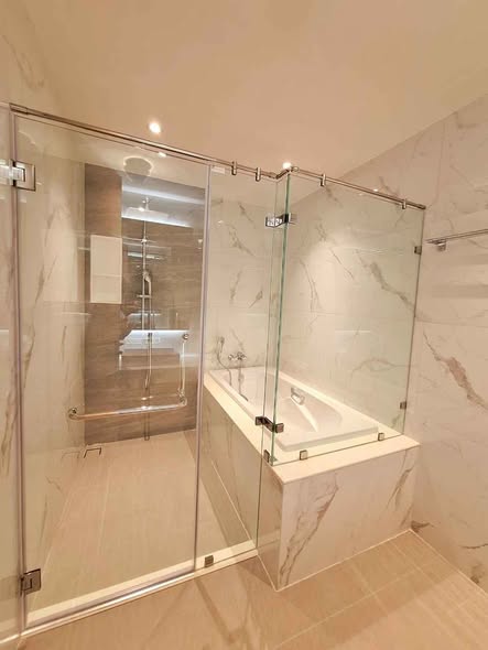 room interior and bathroom of Bearing Residence