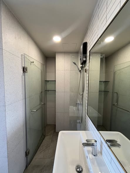 room interior and bathroom of Beat sukhumvit sale gallery