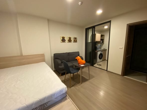 bedroom and room interior of เดอะมูฟ ประดิพัทธ์