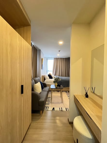 bedroom and room interior and bathroom of เดอะมูฟ ประดิพัทธ์