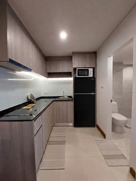 bathroom and kitchen of Belle Grand Rama 9