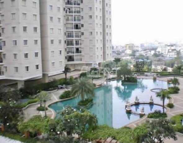 pool of Belle Park Residence