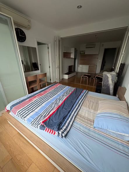 bedroom of Blocs 77