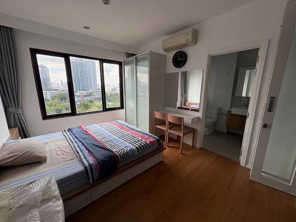 bedroom of Blocs 77