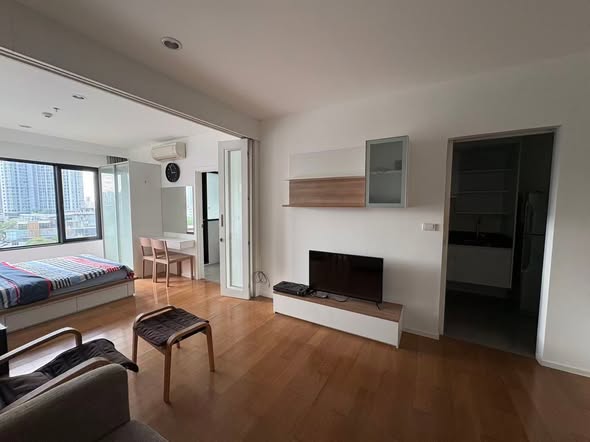 bedroom and living room of Blocs 77