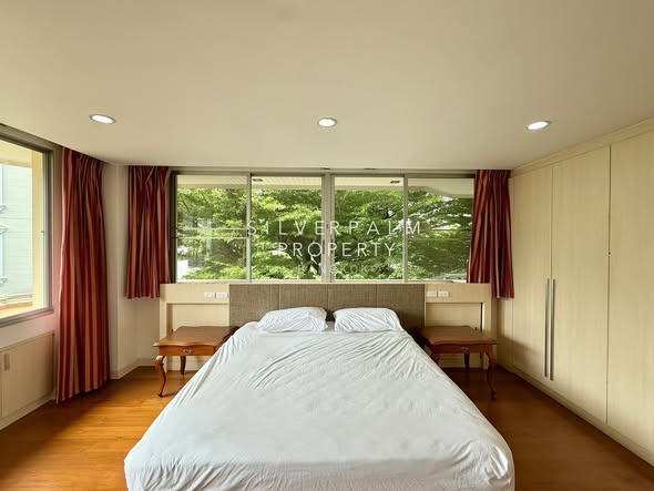 bedroom and room interior of Bright Sukhumvit 24