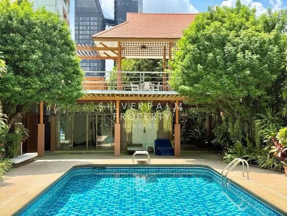 pool of Bright Sukhumvit 24