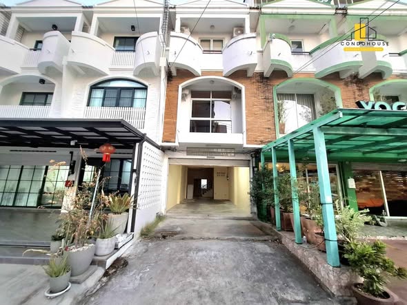 Building for Sale 3 storey