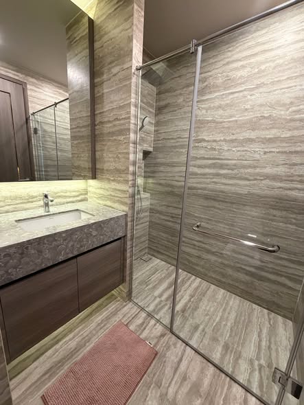 room interior and bathroom of Celes Asoke