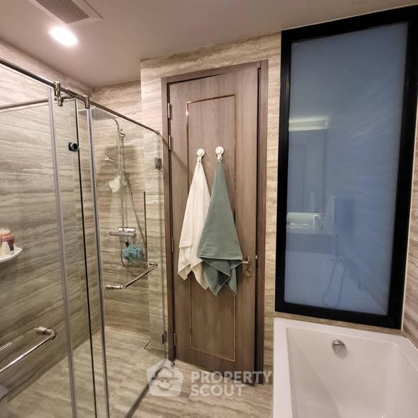 room interior and bathroom of Celes Asoke