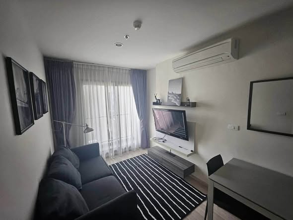 living room and bedroom of Centric Huai Khwang Station