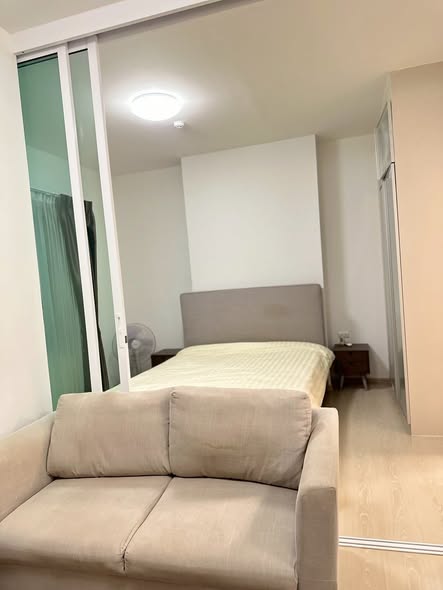 bedroom and room interior of Chapter One Eco Ratchada-HuaiKhwang