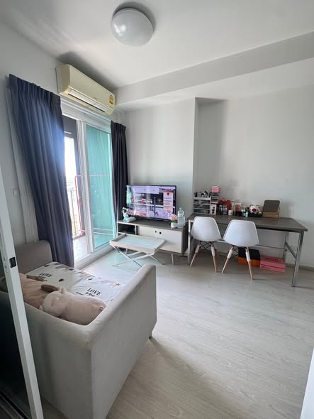 living room and bedroom of Chapter One Eco Ratchada-HuaiKhwang