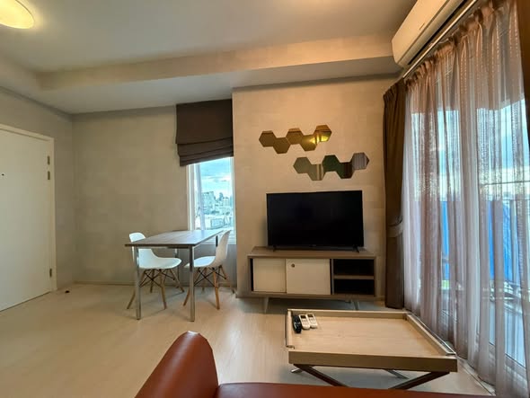 living room and bedroom of Chapter One Eco Ratchada-HuaiKhwang