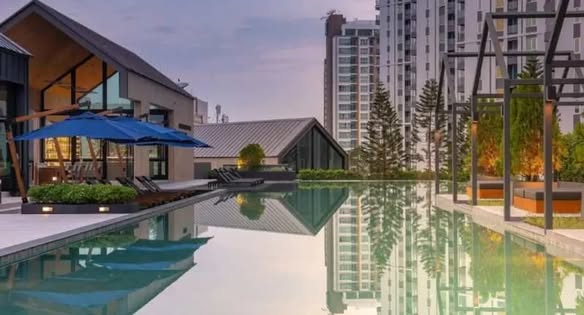 pool of Chapter One Eco Ratchada-HuaiKhwang