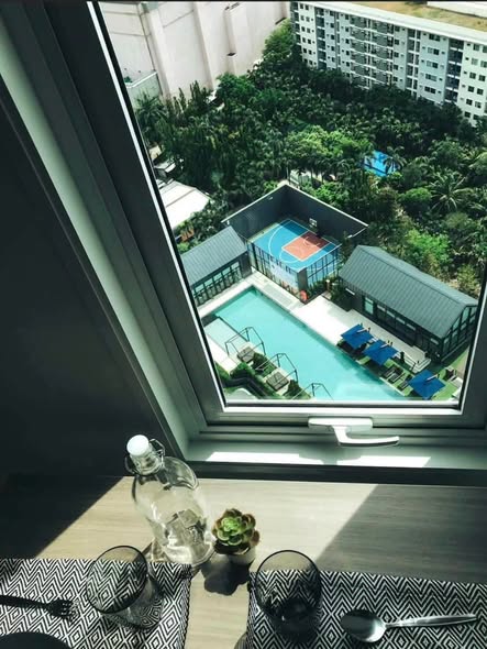 pool of Chapter One Eco Ratchada-HuaiKhwang