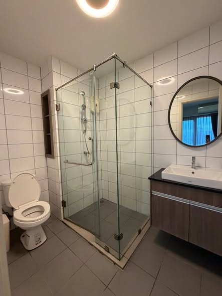 room interior and bathroom of Chapter One Eco Ratchada-HuaiKhwang