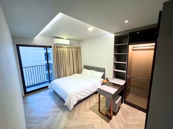 bedroom and room interior of CHAPTER THONGLOR 25