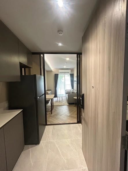 room interior and bathroom of CHAPTER THONGLOR 25