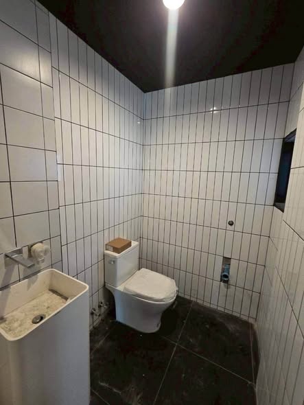 bathroom of Chateau In Town Sukhumvit 64/1.