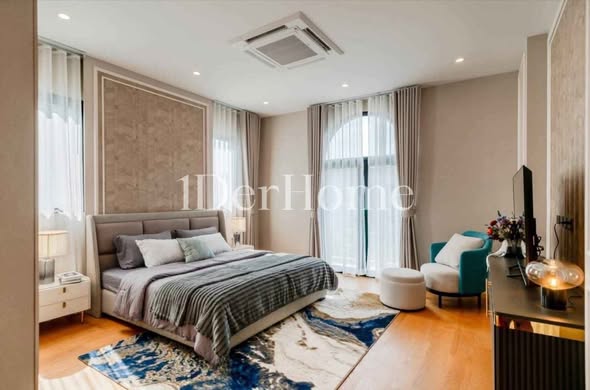 living room and bedroom of Cinq Royal Krungthep Kreetha