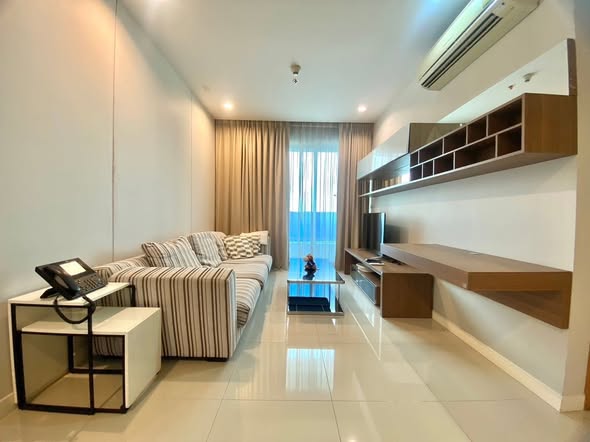 living room and bedroom of Circle Condominium