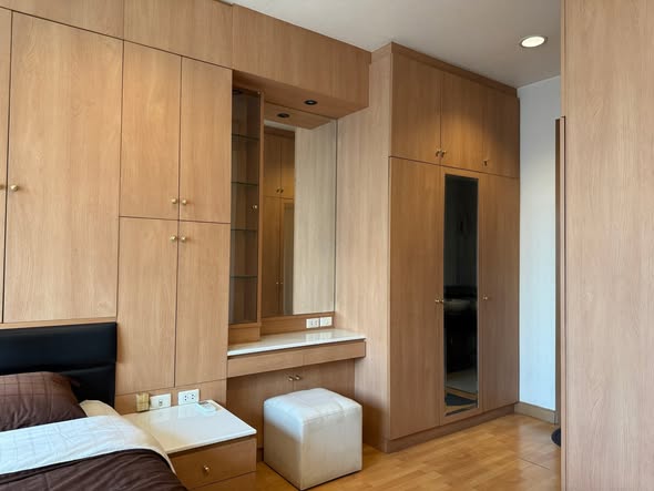 bedroom and room interior of Citi smart Sukhumvit 18