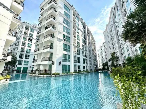 pool of City Garden Olympus Condominium