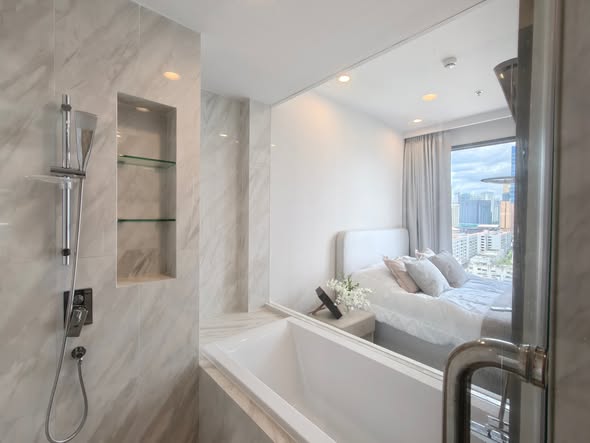 bedroom and bathroom of Coco Parc