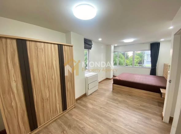 bedroom and room interior of Condo One X Sathorn Narathiwat