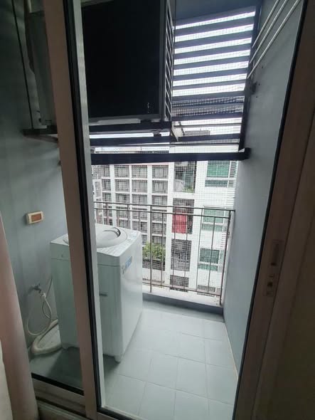 room interior and bathroom of Coolhouse Condominium