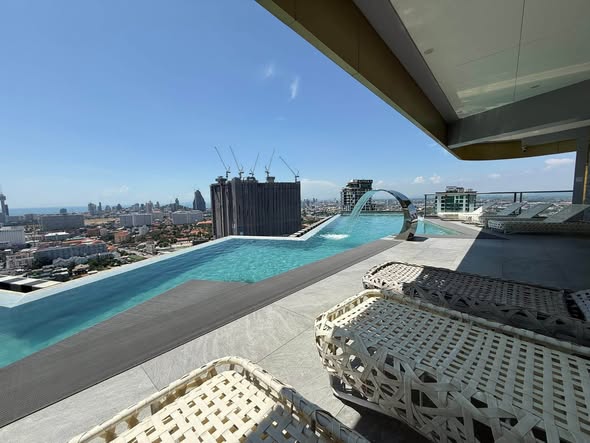 pool of Copacabana Beach Jomtien
