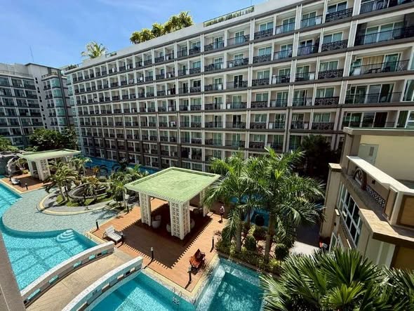 pool of Dusit Grand Park