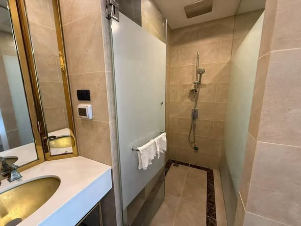 bathroom of Espana Condo Resort Pattaya