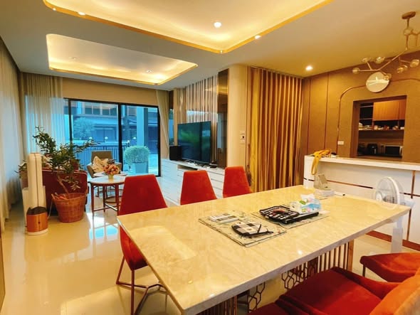 room interior of Five Stars Thailand Real Estate (agence immobilière)