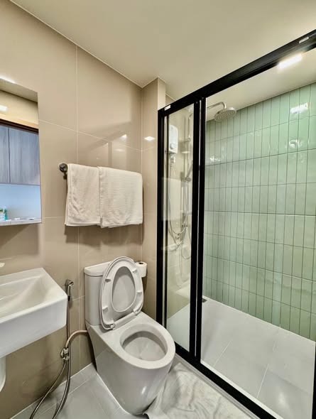 room interior and bathroom of FLO by Sansiri