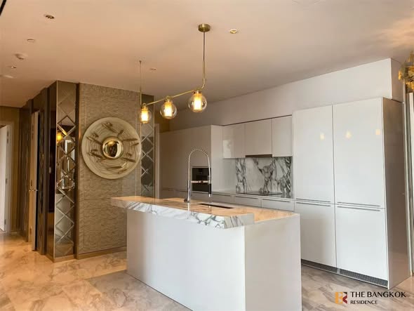 kitchen of Four Seasons Private Residences