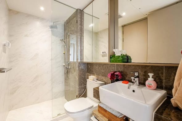bathroom of Fynn Asoke