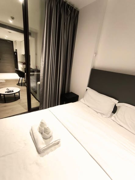 bedroom of Fynn Asoke