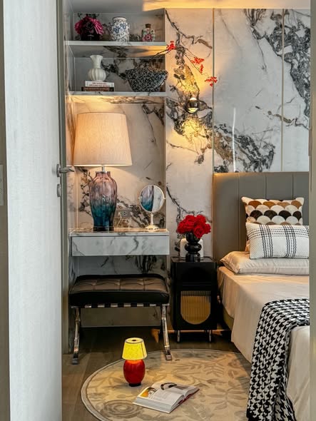 bedroom and bathroom of Fynn Asoke