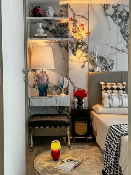 bedroom and bathroom of Fynn Asoke